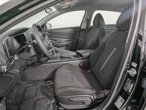 Used 2025 Hyundai Elantra SE FWD image 14