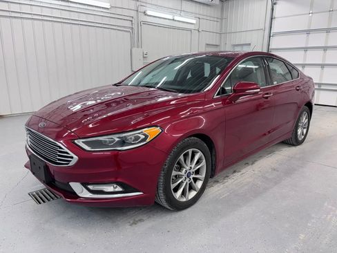 Used 2017 Ford Fusion SE w/ Fusion SE Technology Package FWD image 13