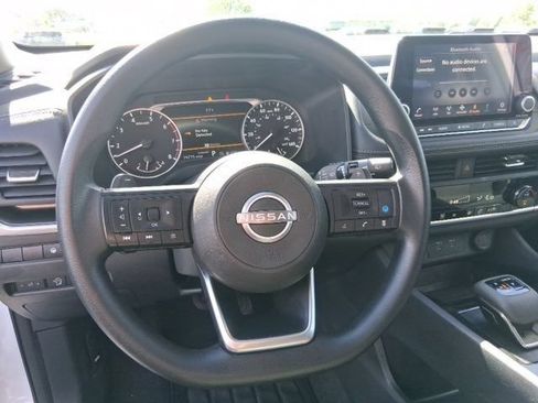 Used 2024 Nissan Rogue SV FWD image 19