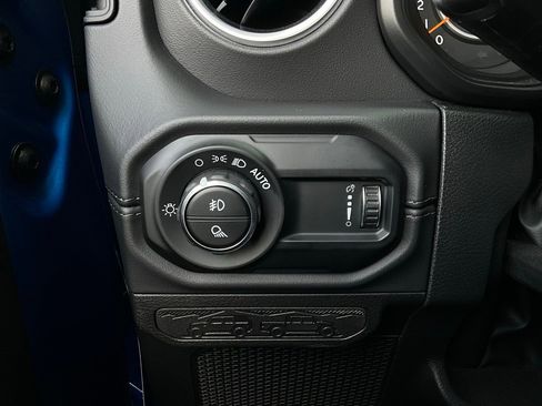 Used 2025 Jeep Gladiator Sport image 20