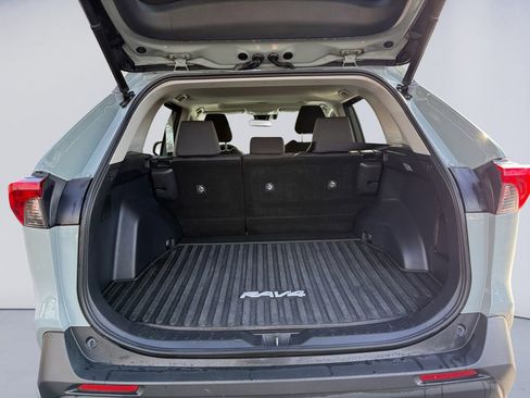 Used 2021 Toyota RAV4 XLE w/ Convenience Package image 19