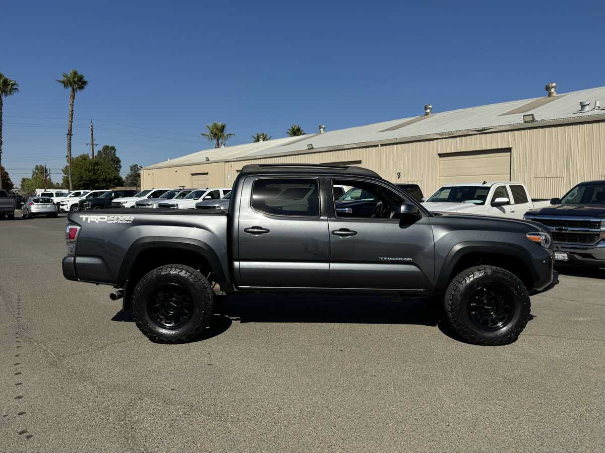 Used 2020 Toyota Tacoma TRD Off-Road w/ Technology Package AWD/4WD image 14