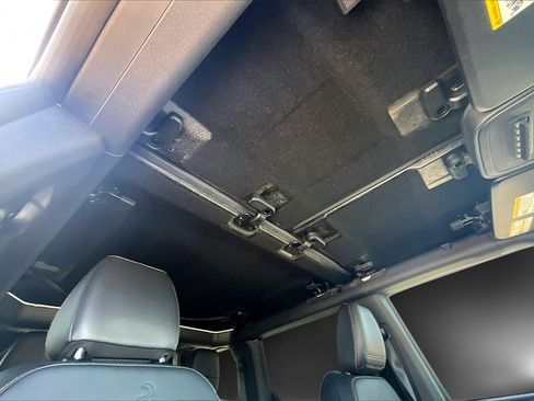 Used 2024 Ford Bronco Badlands image 17