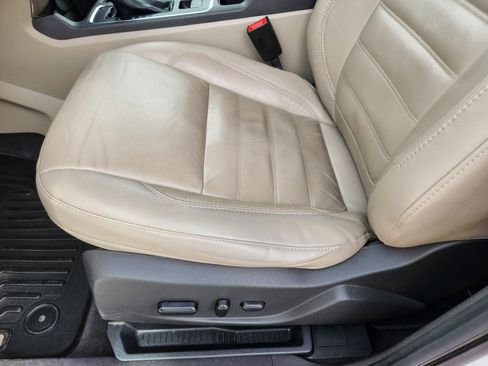 Used 2019 Ford Escape Titanium image 16