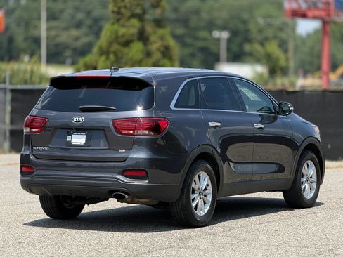 Used 2019 Kia Sorento FWD image 9