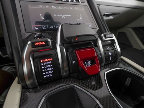 Used 2021 Lamborghini Urus image 23