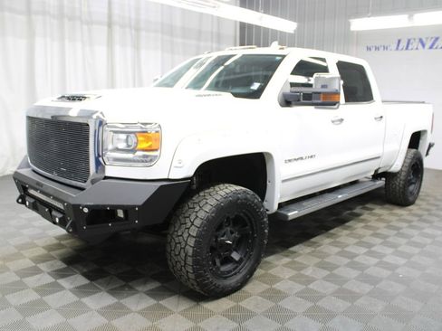 Used 2017 GMC Sierra 2500 Denali w/ Duramax Plus Package AWD/4WD image 7