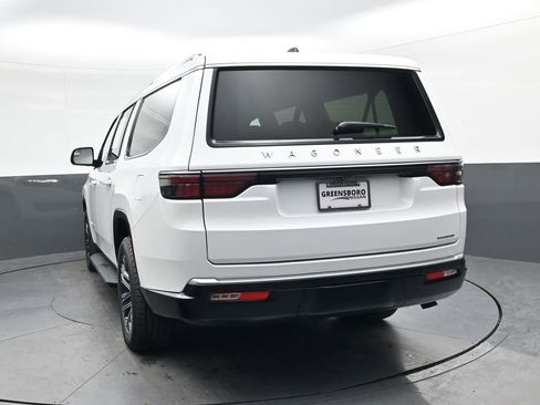 Used 2024 Jeep Wagoneer L Series II w/ Flexible Seating Group image 5