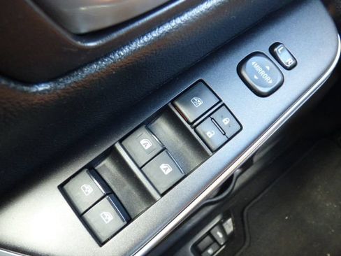 Used 2016 Toyota Camry SE FWD image 30