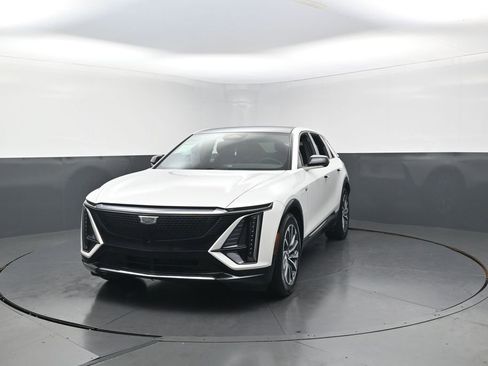 Used 2024 Cadillac Lyriq Sport AWD/4WD image 5