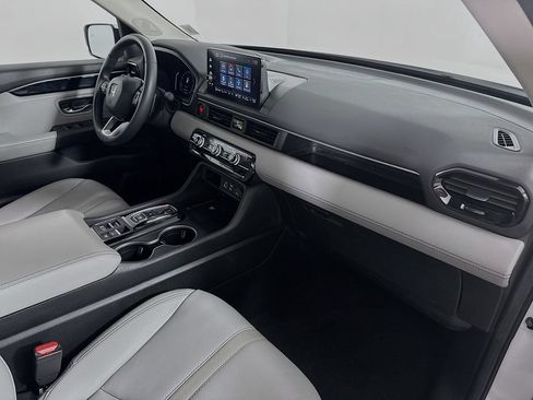Certified 2025 Honda Pilot Touring image 28
