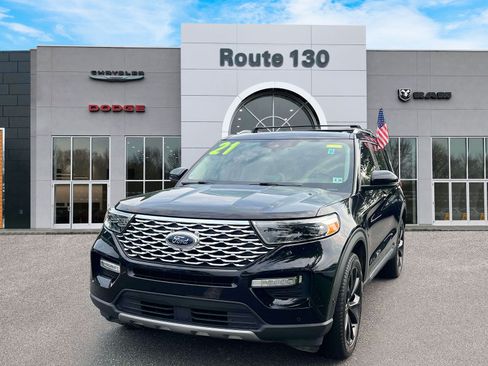 Used 2021 Ford Explorer Platinum w/ Equipment Group 601A AWD/4WD image 2