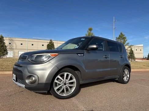 Used 2019 Kia Soul + image 1