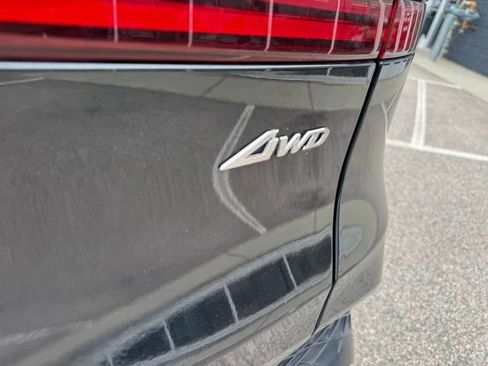 Used 2022 Genesis GV70 2.5T w/ Sport Prestige Package image 9