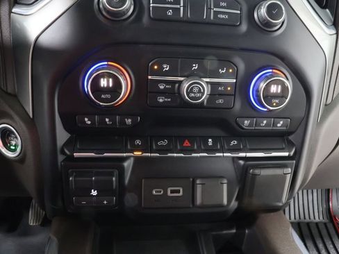 Used 2019 Chevrolet Silverado 1500 LTZ w/ LTZ Convenience Package AWD/4WD image 10