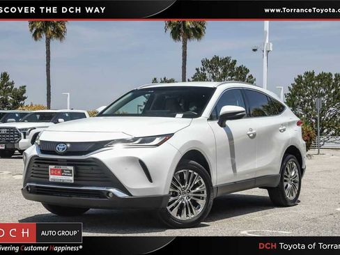 Used 2024 Toyota Venza XLE AWD/4WD image 1
