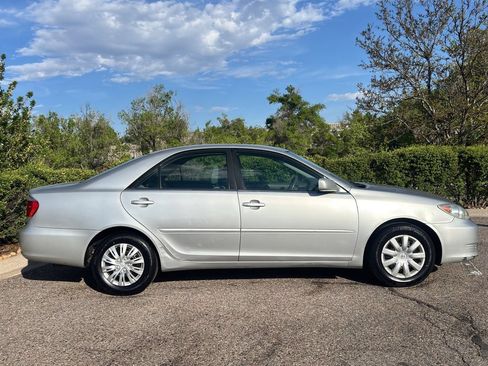 Used 2005 Toyota Camry SE FWD image 10