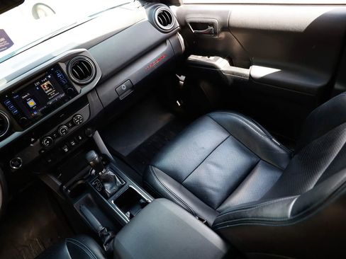 Used 2019 Toyota Tacoma TRD Sport image 21