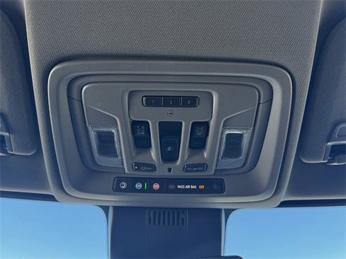 Used 2022 Chevrolet Silverado 1500 LTZ image 39