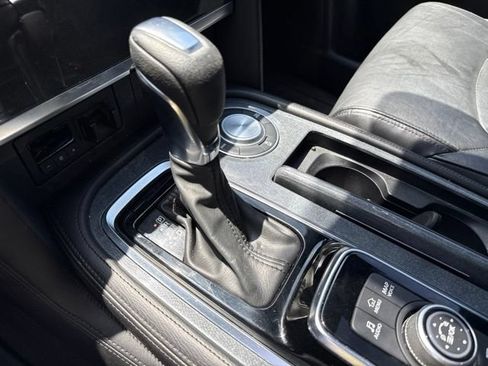Used 2022 Nissan Armada SL w/ Midnight Edition Package RWD image 13