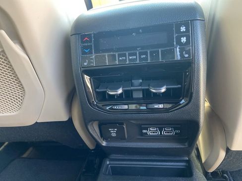 Used 2025 Jeep Grand Cherokee L Limited w/ Black Appearance Package AWD/4WD image 14