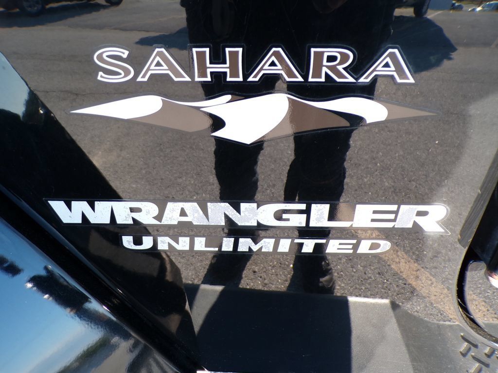 Used 2017 Jeep Wrangler Unlimited Sahara AWD/4WD image 16