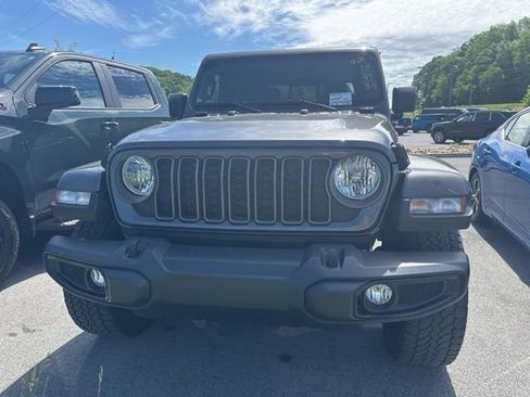 Used 2025 Jeep Gladiator Sport AWD/4WD image 5
