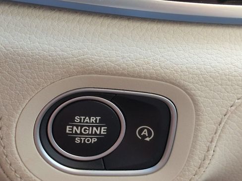 Used 2024 Mercedes-Benz GLS 580 4MATIC image 29