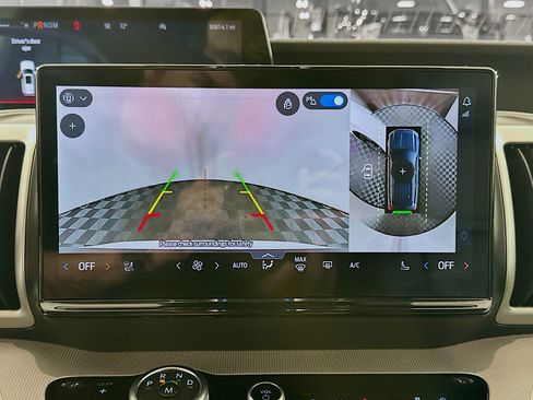 Used 2025 Ford Expedition Active image 23