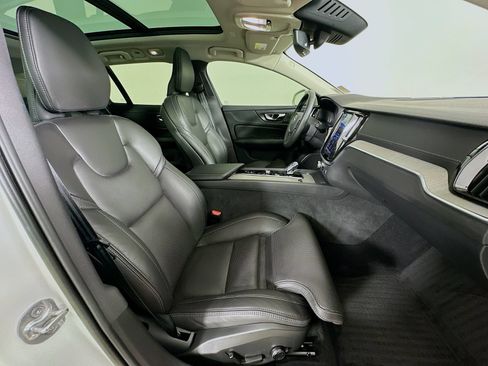 Used 2023 Volvo V60 B5 Cross Country Ultimate w/ Climate Package AWD/4WD image 43