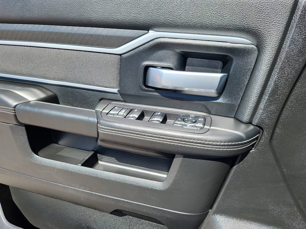 Certified 2025 RAM 2500 Big Horn AWD/4WD image 6