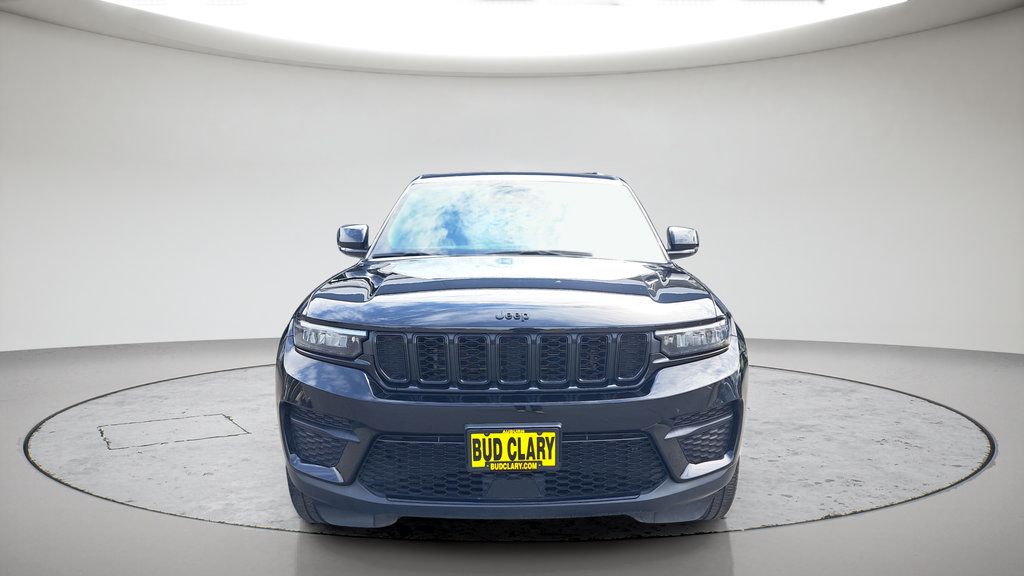 Used 2023 Jeep Grand Cherokee Altitude AWD/4WD image 8
