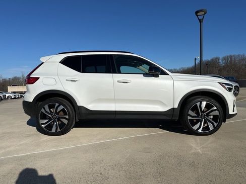 Certified 2025 Volvo XC40 B5 Plus image 10