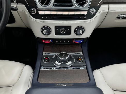 Used 2015 Rolls-Royce Ghost RWD image 56