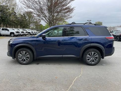 Used 2024 Nissan Pathfinder SV w/ Cargo Package image 4