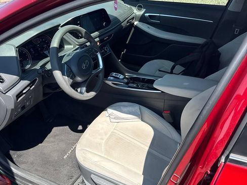 Used 2023 Hyundai Sonata SE FWD image 2