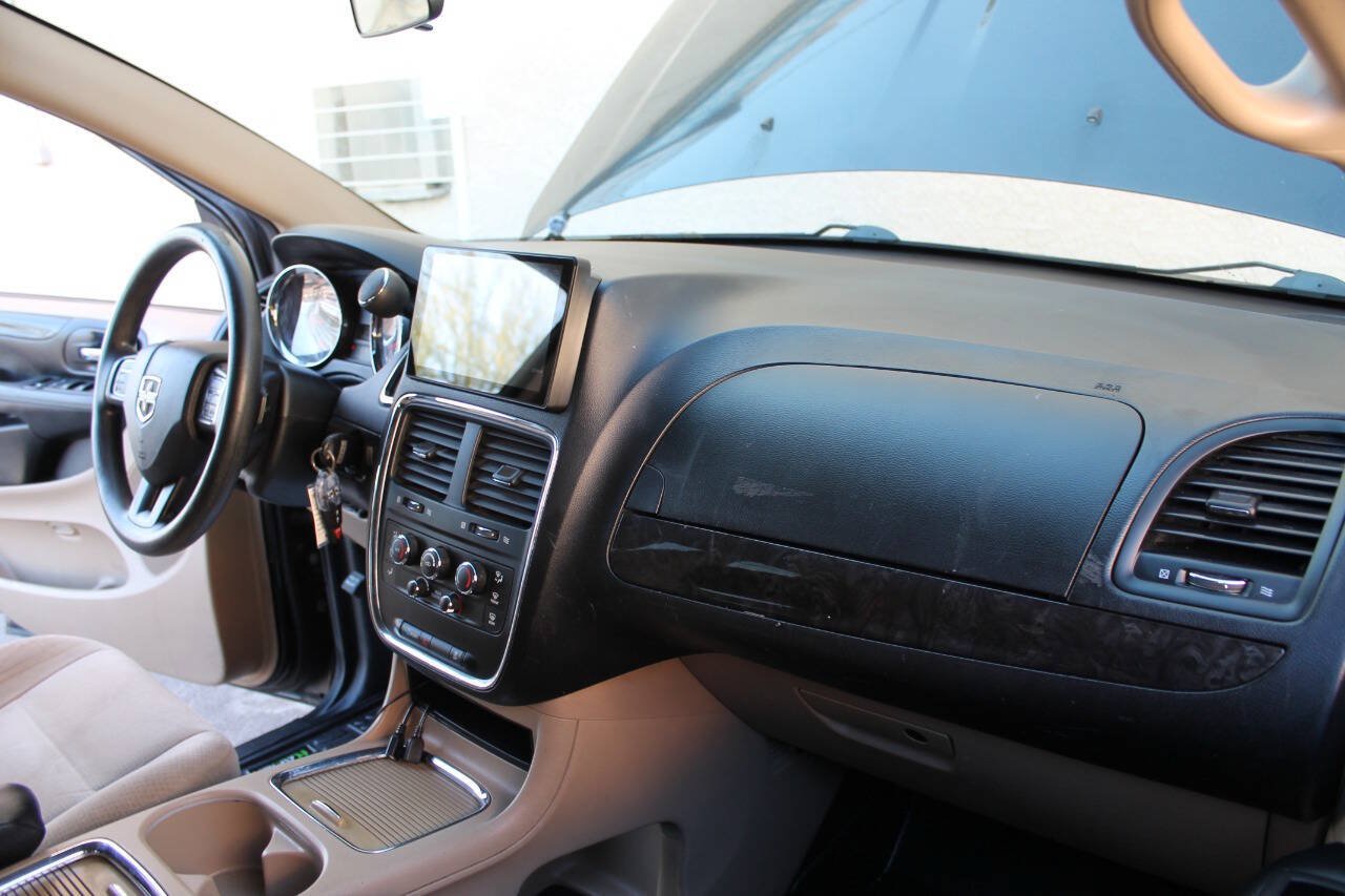Used 2016 Dodge Grand Caravan SXT FWD image 38