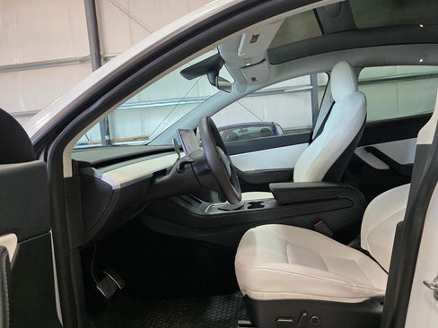 Used 2021 Tesla Model Y Long Range AWD/4WD image 9