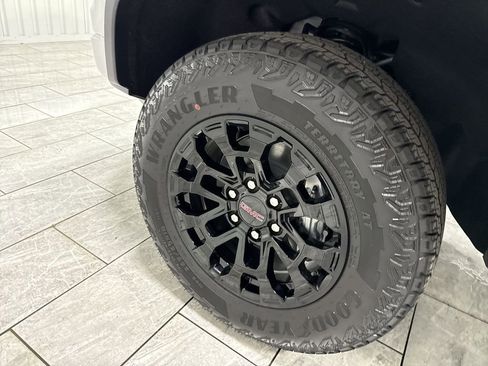 New 2026 GMC Canyon Elevation w/ Convenience Package RWD image 34