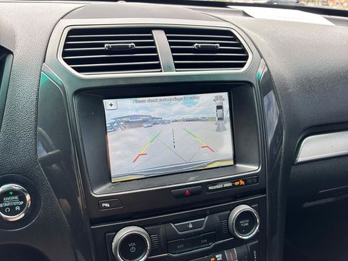 Used 2018 Ford Explorer XLT w/ Equipment Group 202A FWD image 16