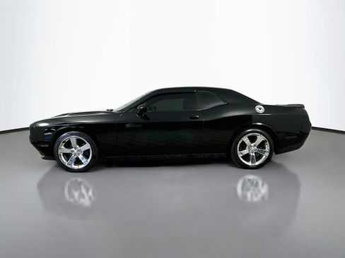 Used 2018 Dodge Challenger SXT RWD image 4