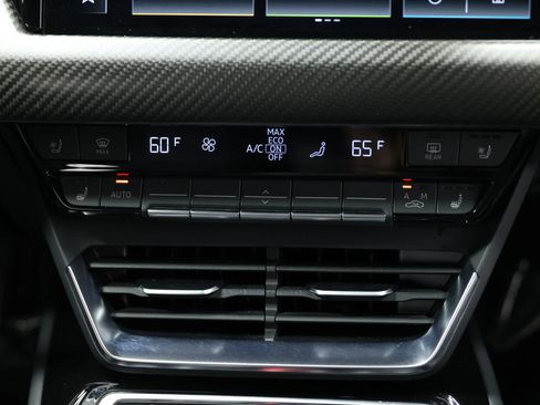 Used 2022 Audi RS e-tron GT w/ Carbon Performance Package image 40