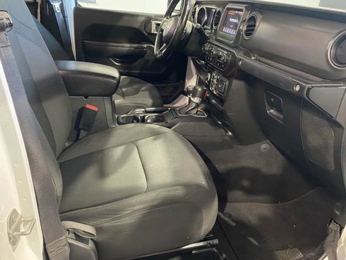 Used 2022 Jeep Gladiator Willys image 6