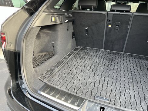 Used 2024 Jaguar F-PACE R-Dynamic S image 37