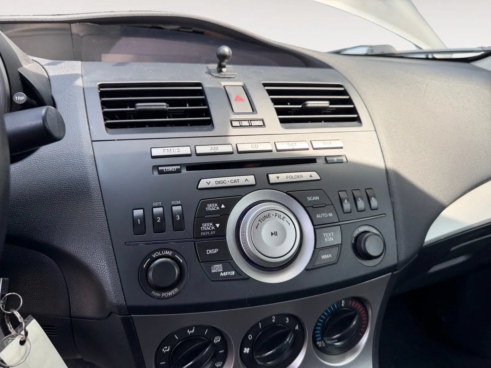 Used 2011 MAZDA MAZDA3 i Touring FWD image 12