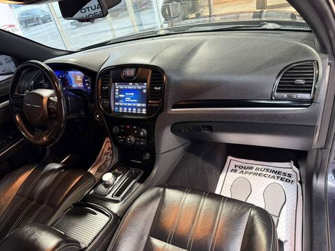 Used 2019 Chrysler 300 S image 42