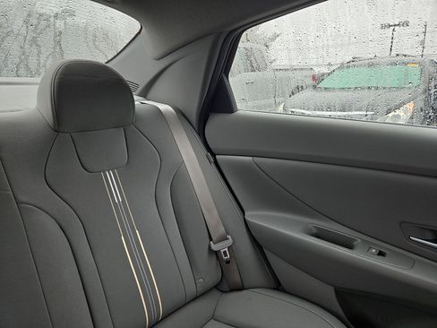 Used 2025 Hyundai Elantra Sport image 20