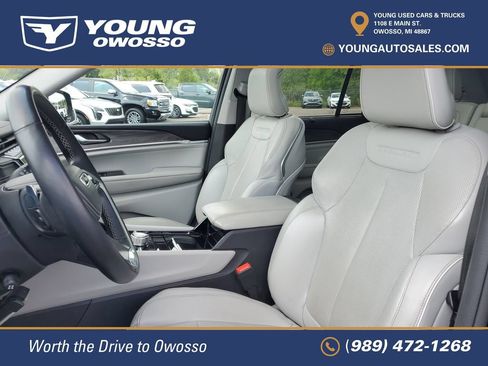 Used 2022 Jeep Grand Cherokee Overland w/ Luxury Tech Group IV AWD/4WD image 7