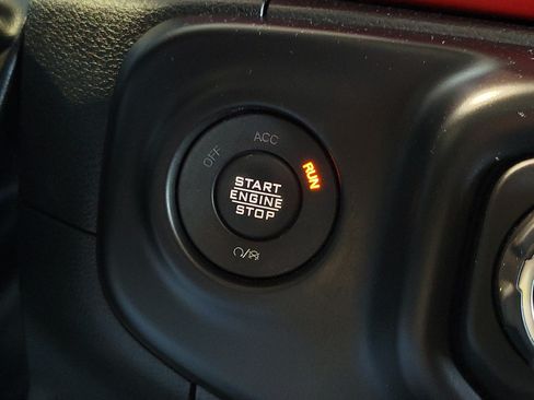 Used 2023 Jeep Wrangler Unlimited Rubicon AWD/4WD image 31