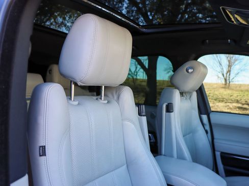 Used 2015 Land Rover Range Rover HSE image 37